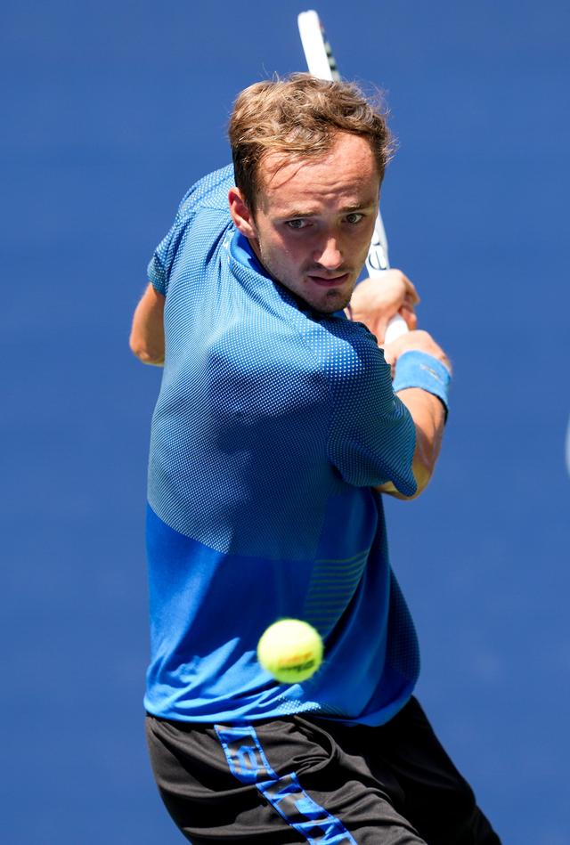 西班牙网球队强势德国网球队,梅德韦杰夫爆发神勇的简单介绍 西班牙网球队强势德国网球队,梅德韦杰夫爆发神勇的简单介绍