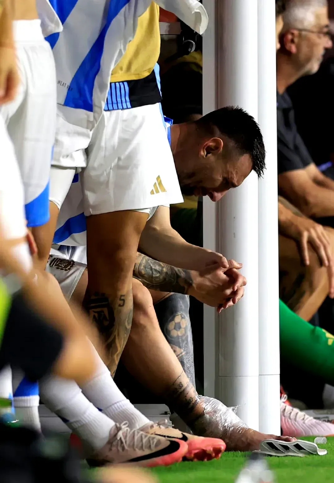 包含梅斯球员意外伤愈重返训练场迎接挑战的词条