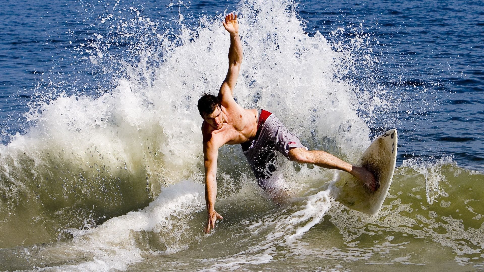 开云官网-独行侠防线崩塌，贝恩如入无人之境！掘金主场大胜背后的进攻艺术