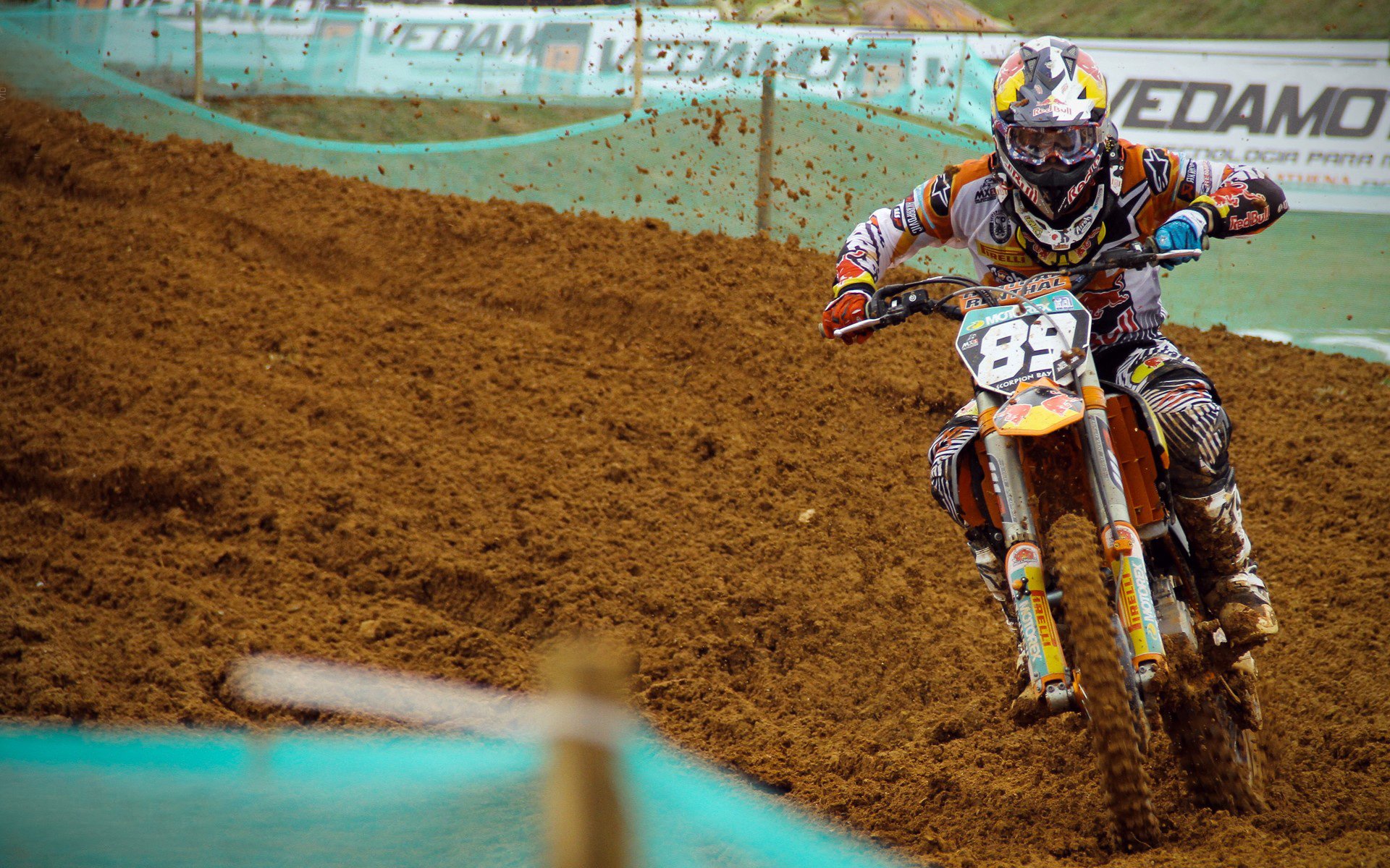 贝恩攻防两端统治,魔术连续得分压制老鹰